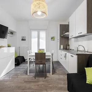  Apartment Stayeasy Filzi11 - 3 Bedrooms, 2 Baths - Station Italy